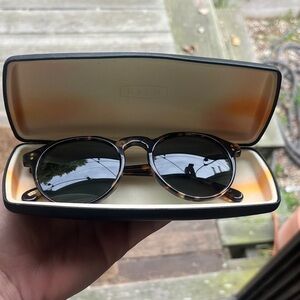 RAEN Remmy Tortoise Shell in great condition